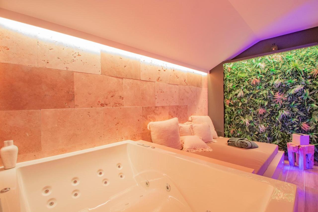 Les Bains D'Eros Hotel กูแอส์ ภายนอก รูปภาพ